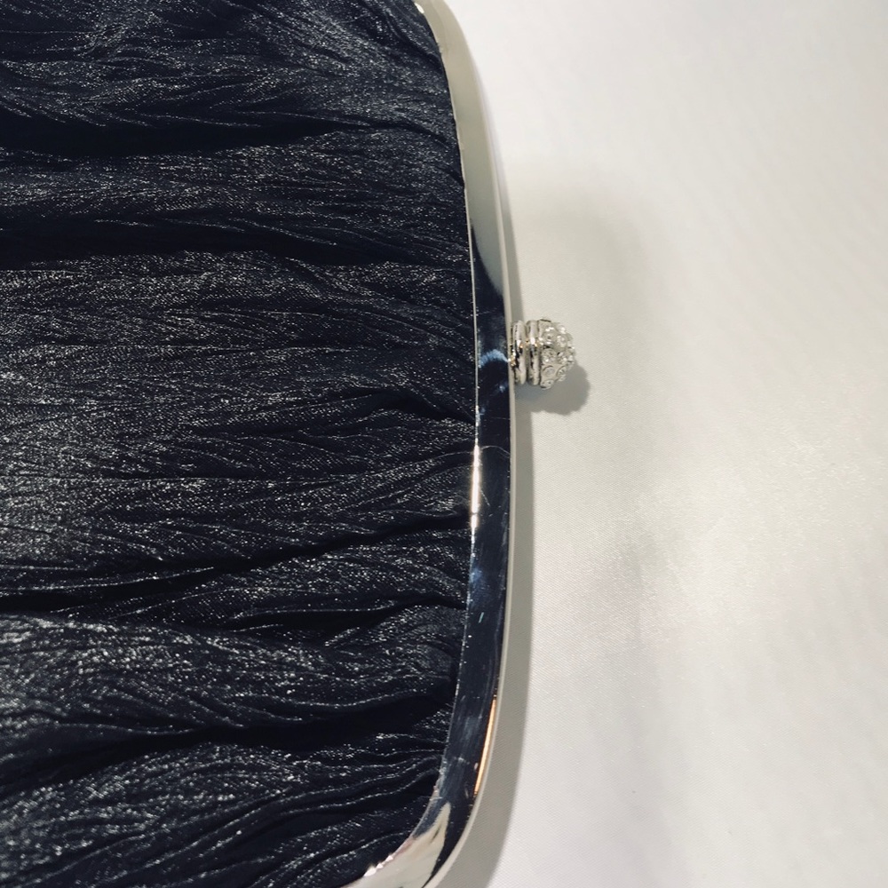 Neiman Marcus clutch that converts to crossbody - Picture 6 of 8